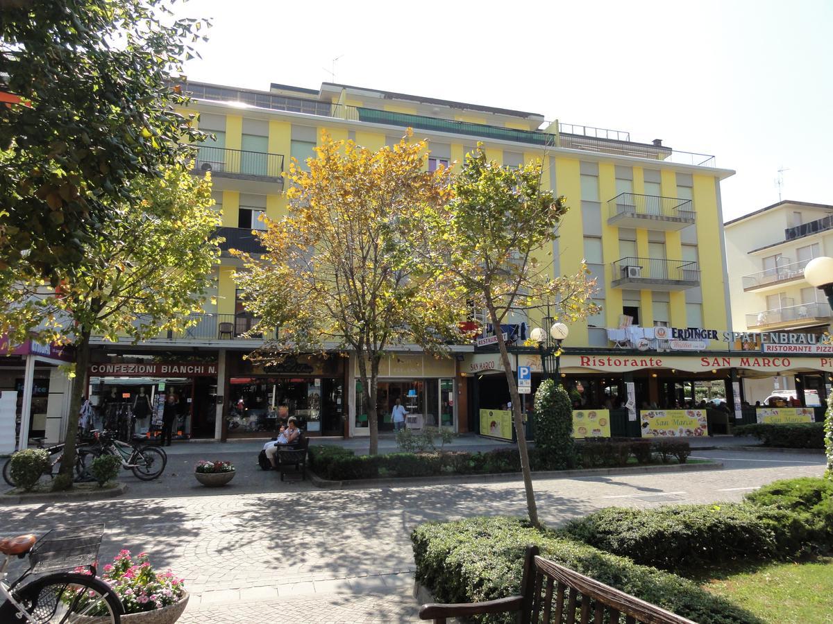 San Marco - Appartamenti Бибионе Екстериор снимка